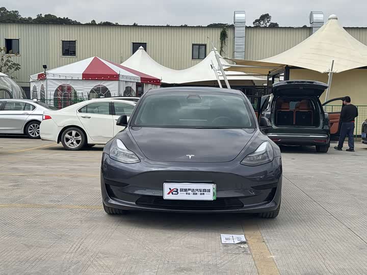 Фото 2 - Tesla Model 3