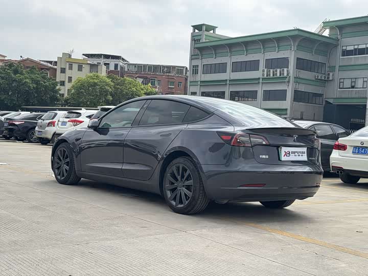 Фото 6 - Tesla Model 3
