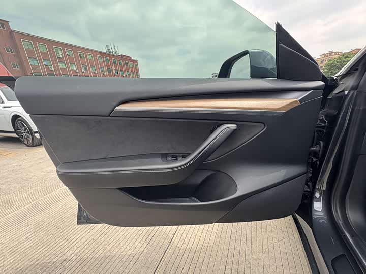 Фото 7 - Tesla Model 3