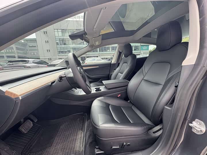 Фото 8 - Tesla Model 3