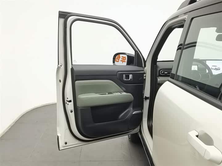 Фото 8 - Baojun Yep Plus