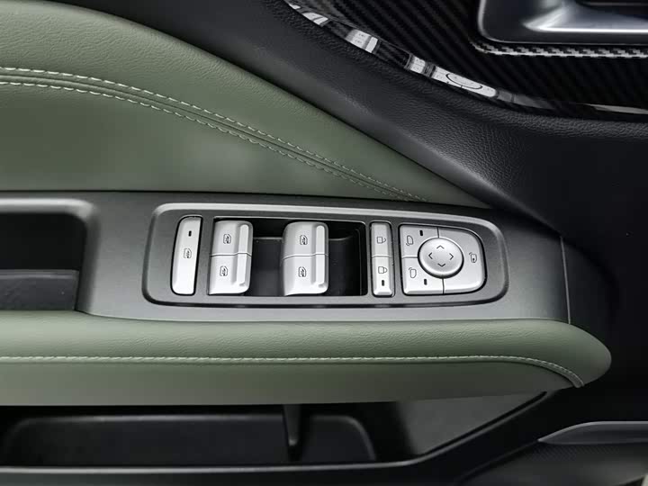 Фото 9 - Baojun Yep Plus