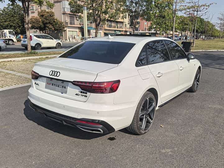 Фото 7 - Audi A4L