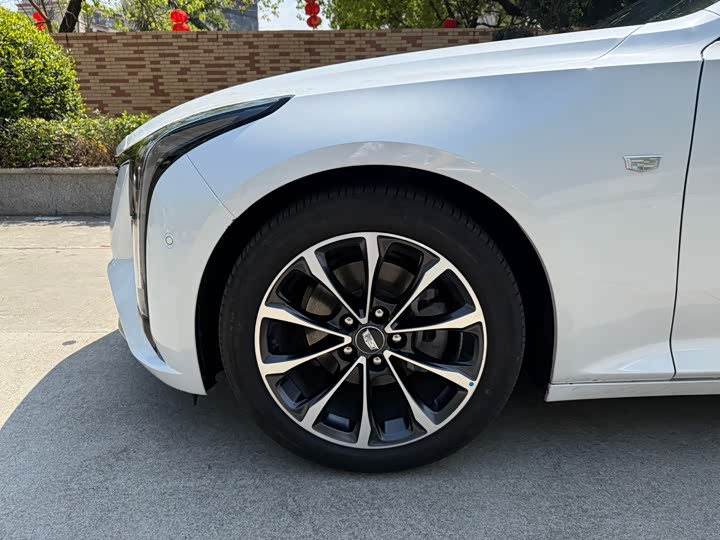 Фото 8 - Cadillac CT5