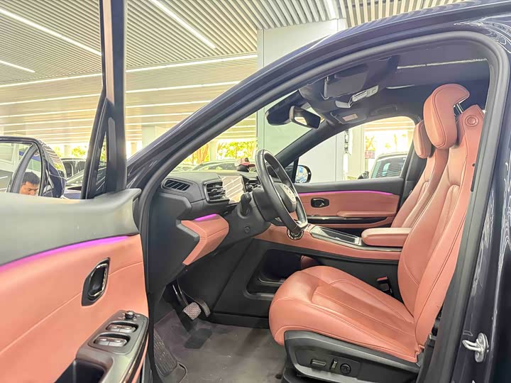 Фото 7 - Nio EC6