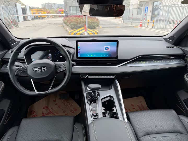 Фото 4 - Geely Preface