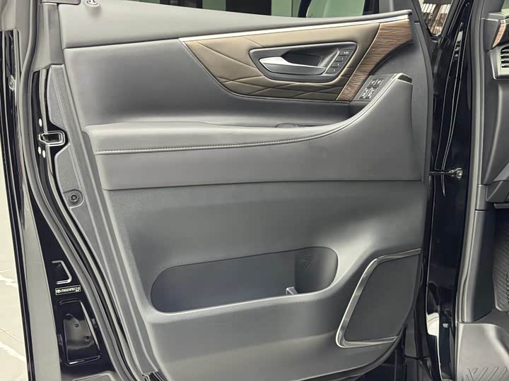Toyota Vellfire 2024 2024款 皇冠 双擎 2.5L 至尊行政版