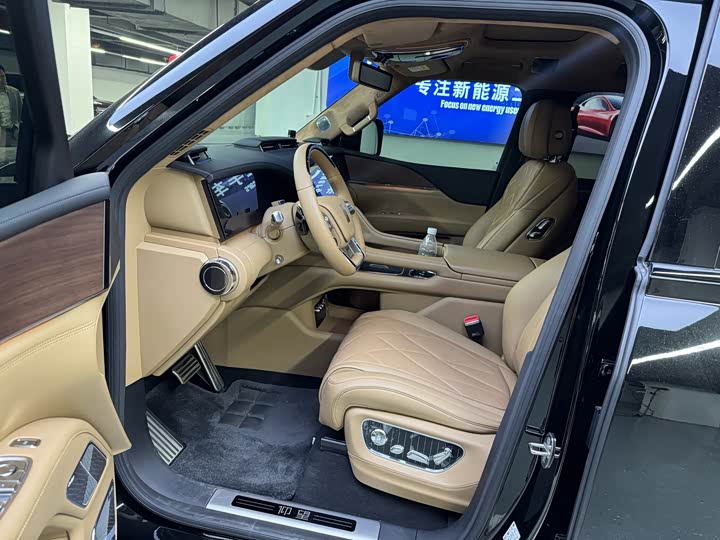 Фото 4 - BYD Yangwang U8