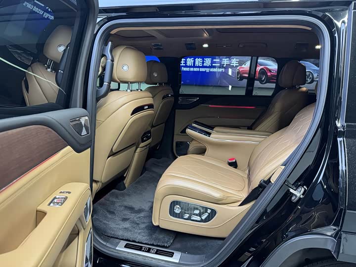 Фото 6 - BYD Yangwang U8