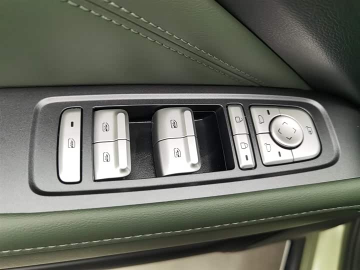 Фото 9 - Baojun Yep Plus