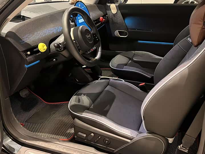 Фото 2 - Mini Cooper