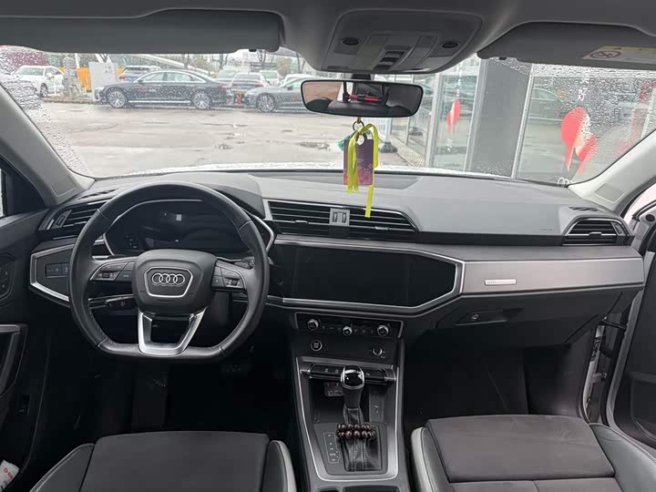 Фото 8 - Audi Q3