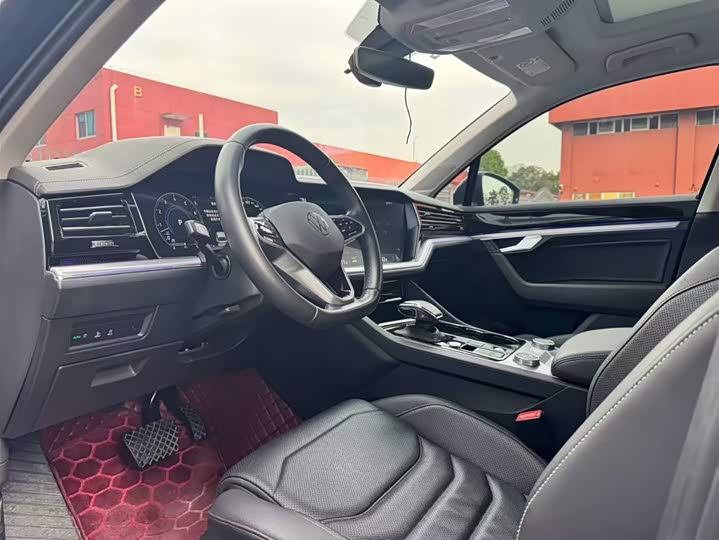 Фото 2 - Volkswagen Touareg