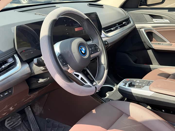 Фото 6 - BMW iX1