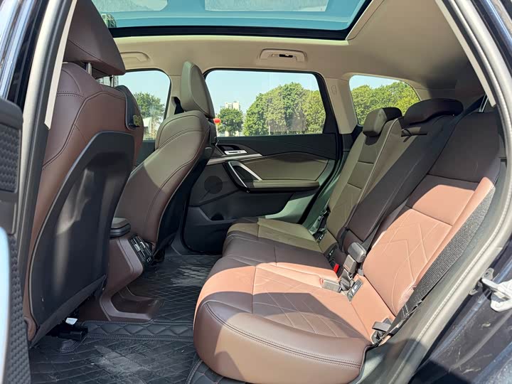 Фото 8 - BMW iX1