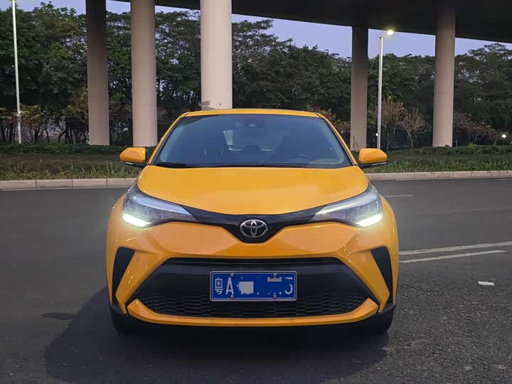 Photo 2 - Toyota C-HR