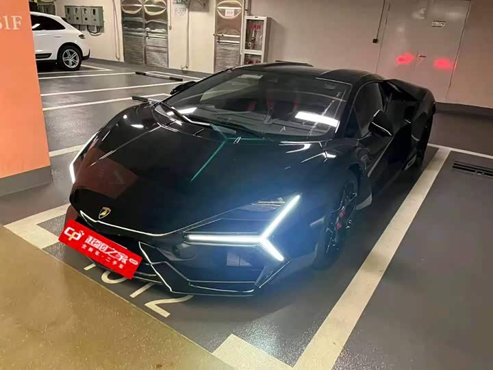 2023 Lamborghini Revuelto