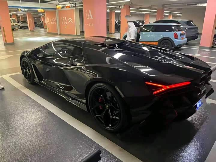 2023 Lamborghini Revuelto