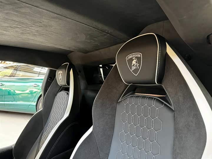 Lamborghini Revuelto 2023 2023款 6.5L PHEV标准版