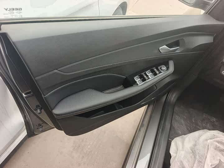 Фото 6 - Geely Binrui