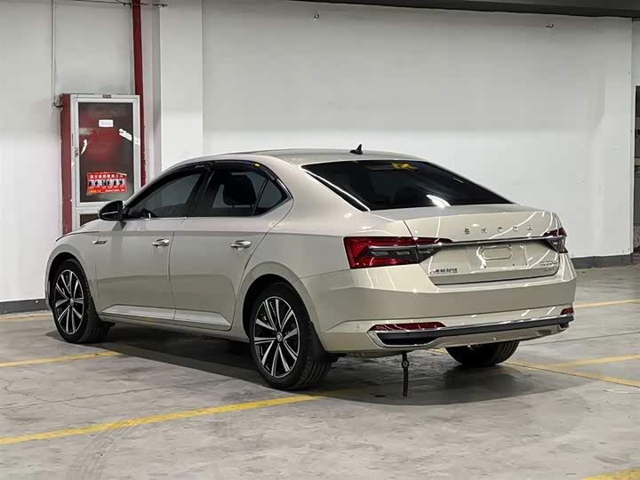 Фото 4 - Skoda Superb