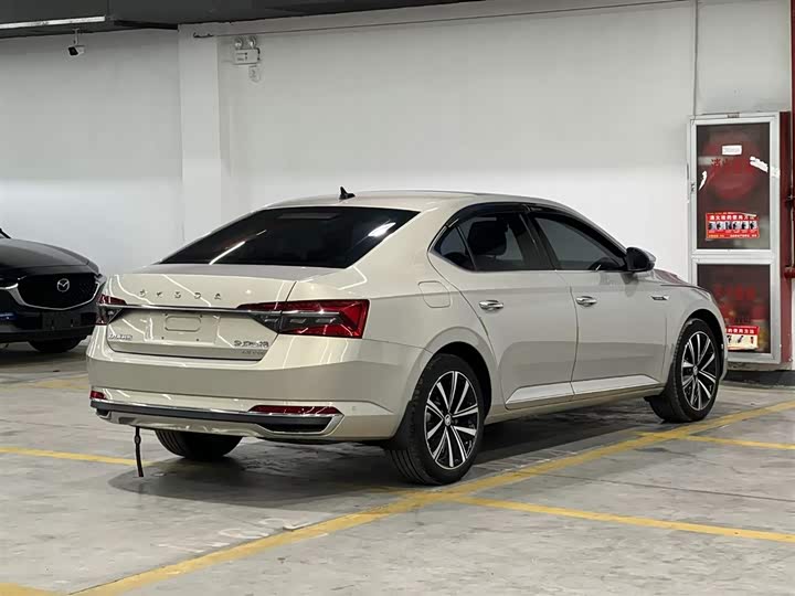 Фото 5 - Skoda Superb