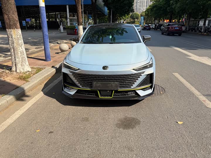 Фото 2 - Changan UNI-V