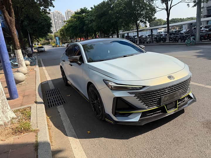 Фото 3 - Changan UNI-V