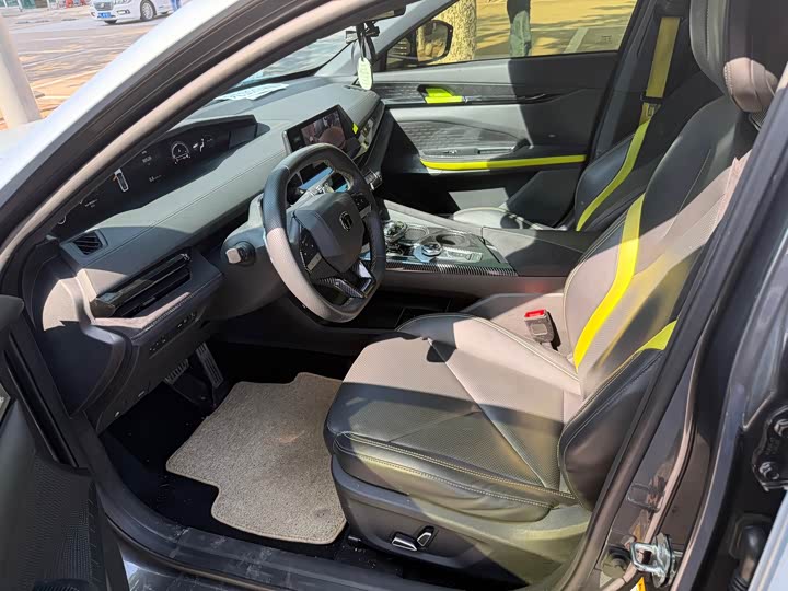 Фото 4 - Changan UNI-V