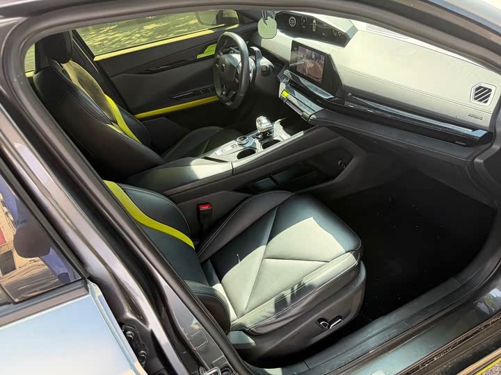 Фото 5 - Changan UNI-V