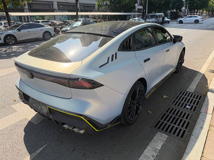 Фото 9 - Changan UNI-V