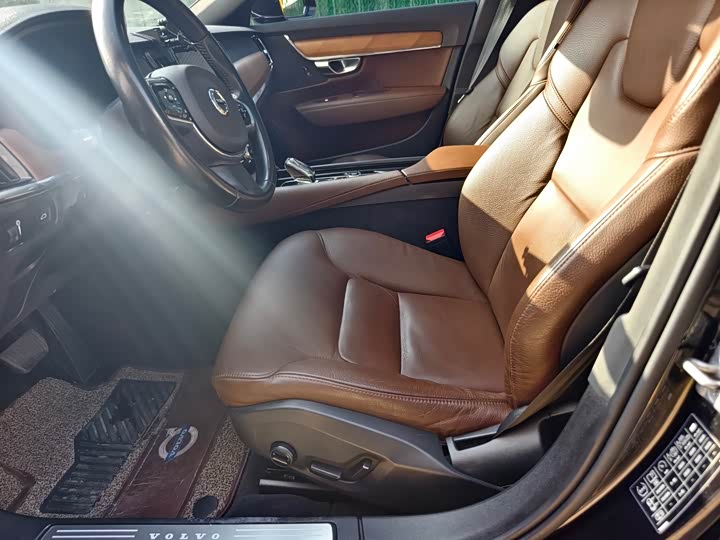 Фото 6 - Volvo S90