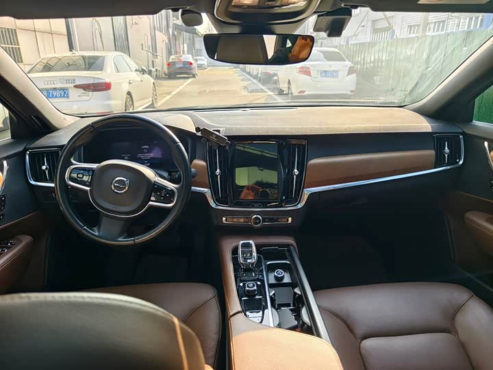 Фото 8 - Volvo S90