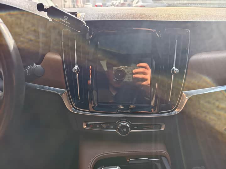 Фото 9 - Volvo S90