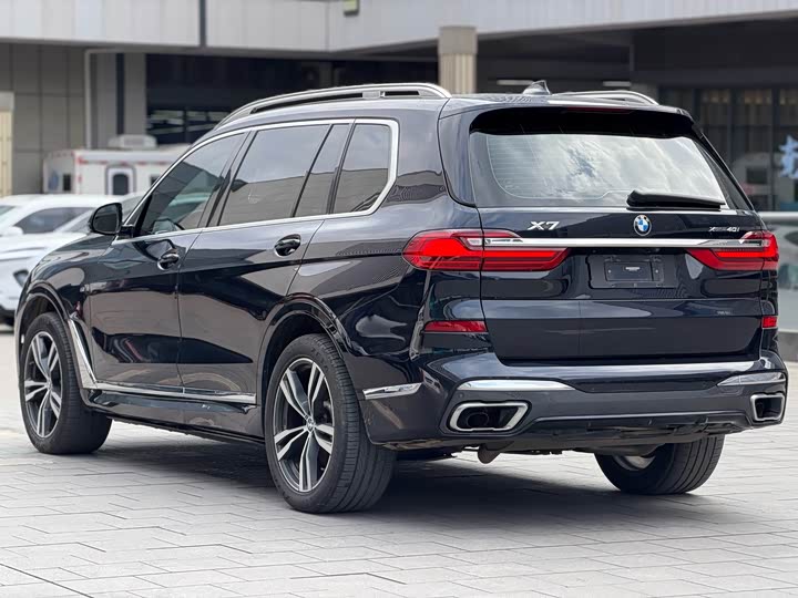 Photo 3 - BMW X7