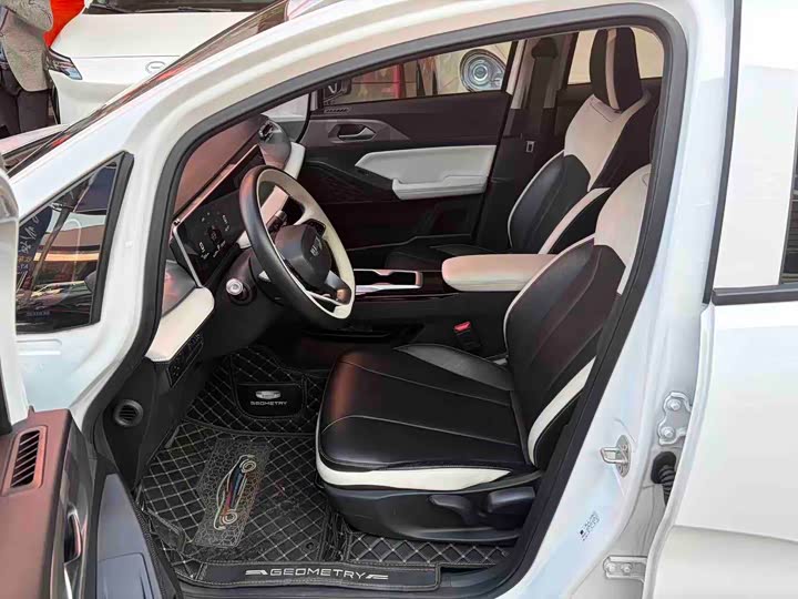 Фото 4 - Geely Geometry E Firefly