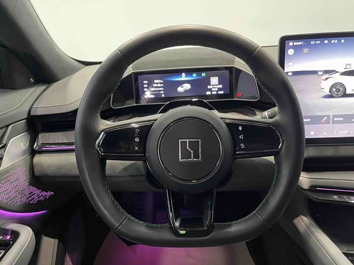 Фото 8 - Zeekr 001