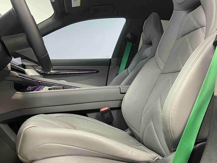 Фото 9 - Zeekr 001