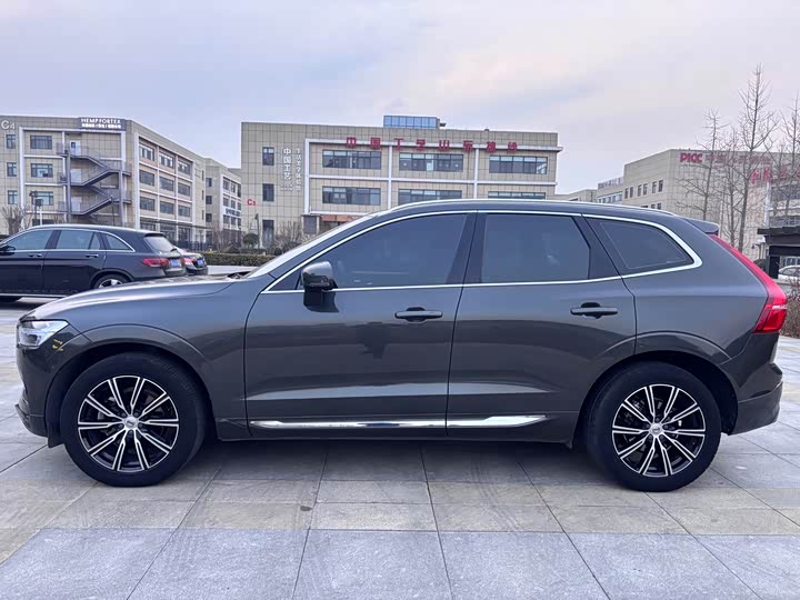 Фото 8 - Volvo XC60