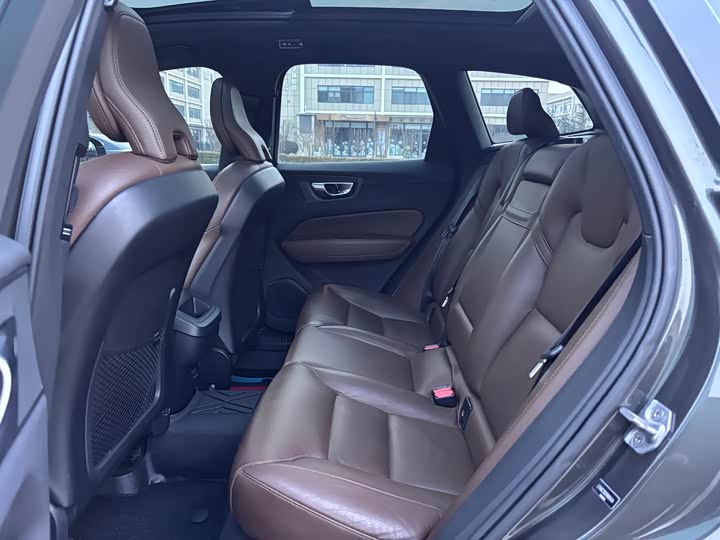 Фото 9 - Volvo XC60