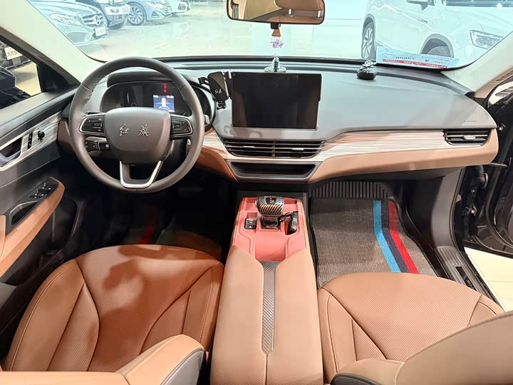 Photo 6 - Hongqi E-QM5