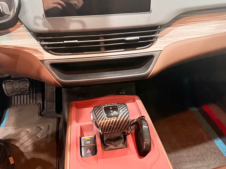 Photo 7 - Hongqi E-QM5