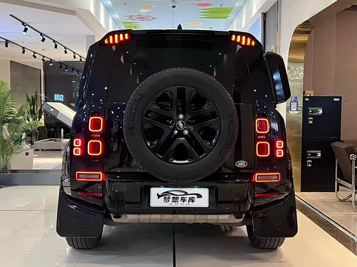 Фото 8 - Land Rover Defender