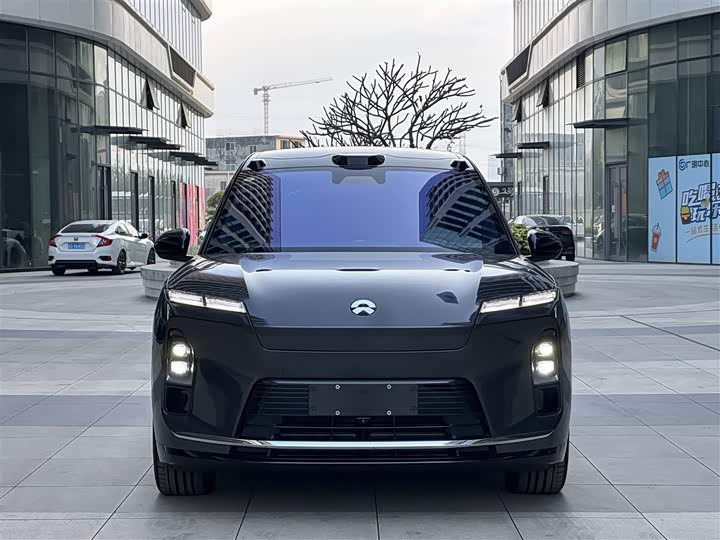 Photo 2 - Nio ES8