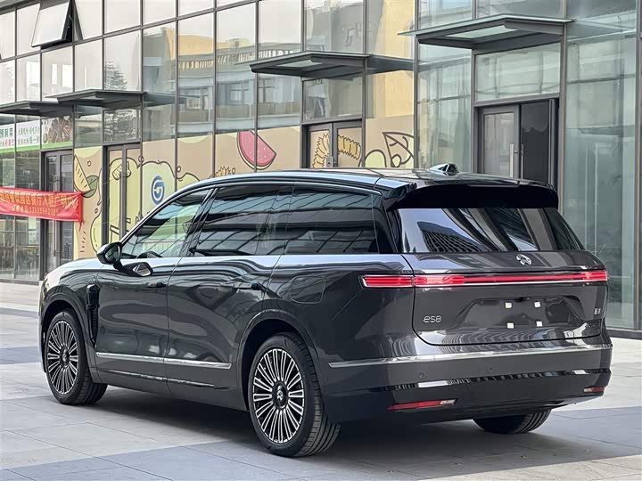 Photo 7 - Nio ES8