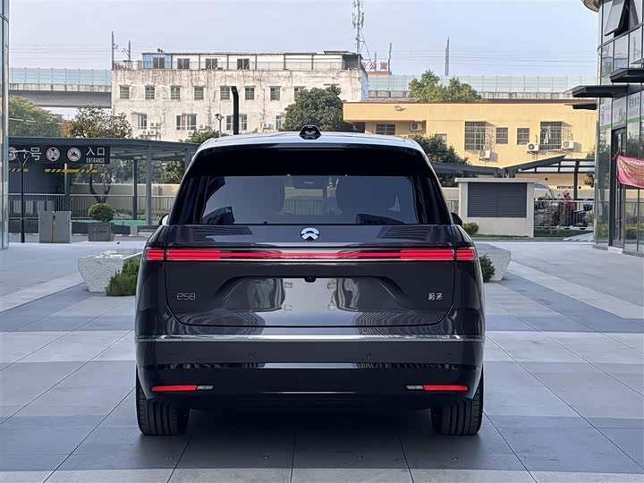 Photo 8 - Nio ES8