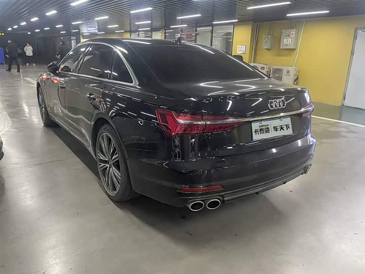 Фото 5 - Audi A6L