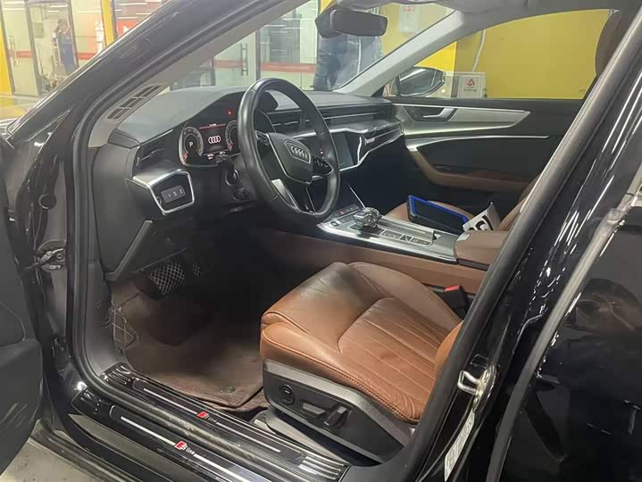 Фото 7 - Audi A6L