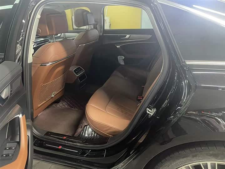 Фото 8 - Audi A6L