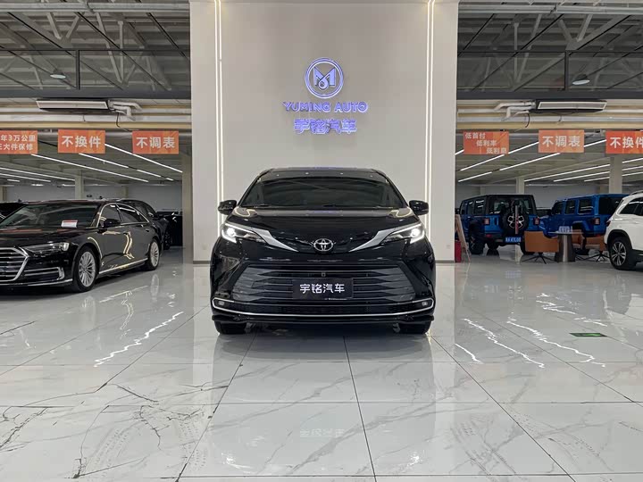 Фото 2 - Toyota Sienna